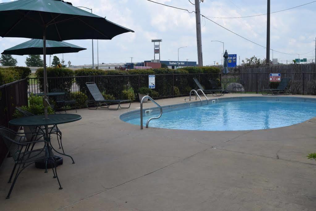 American Inn & Suites West Memphis Esterno foto